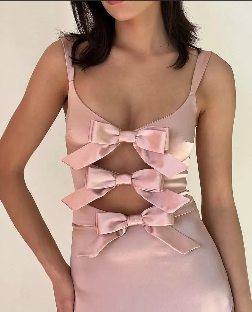 Unikalna konstrukcja proste suknie wieczorowe damskie kokardki wycięte z odkrytymi ramionami seksowne długie sukienki plisowana suknia wieczorowa Spaghetti Smoothy