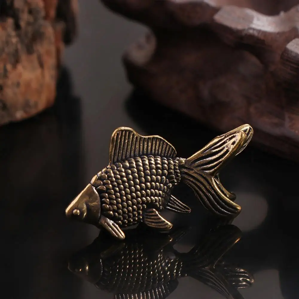 Cute Vintage Brass Goldfish Statue Elegant Ancient Goldfish Figurines Lifelike Exquisite Lucky Charm Animal Sculpture