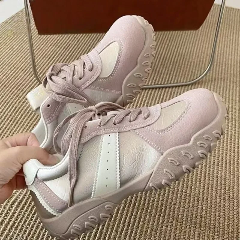 

Модные кроссовки на плоской подошве, нескользящая, увеличивающая рост, удобная износостойкая обувь для скейтбординга, кожаная прогулочная обувь высокого качества на шнуровке