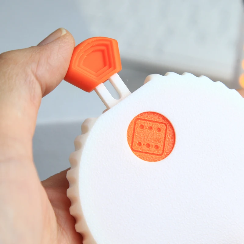 Mechaniczny kostkarka do gier 3D drukowana, zabawka antystresowa na biurko, rekwizyt do gier alkoholowych na imprezy dla dorosłych, zabawka sensoryczna do ściskania, prezent.