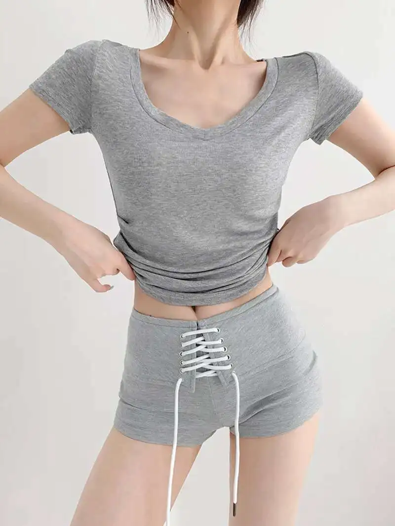 2024 été nouveau doux pour la peau à manches courtes col en v T-shirt femmes cintré taille solide mince court décontracté polyvalent haut 998Z