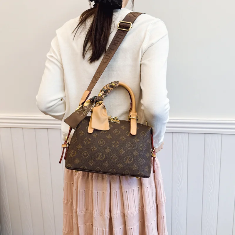 

2025 Luxe Shoulder Bag, Fashion Crossbody Purse for Women, Versatile Commuter Tote, Minimalist Day-to-Night Bag, Textured Sling