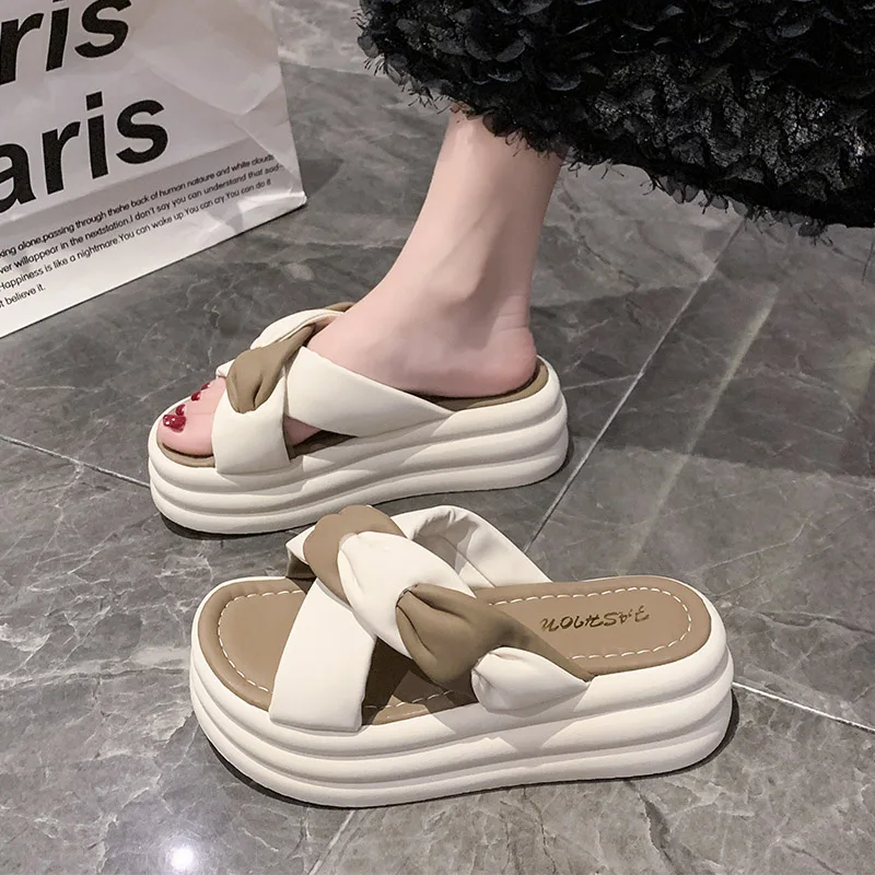 Rubber Slippers Women Luxury Shoes Pantofle Med Platform Shale Female Beach Slides Designer 2024 Soft Sabot Flat PU Shoes Woman