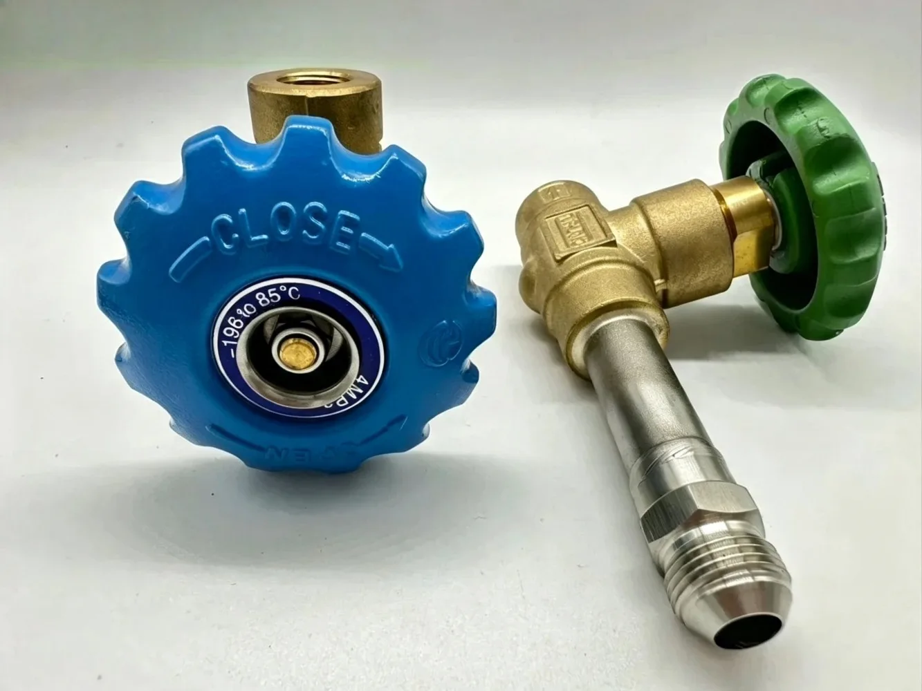 Cryogenic shut-off valve fitting pipe switch