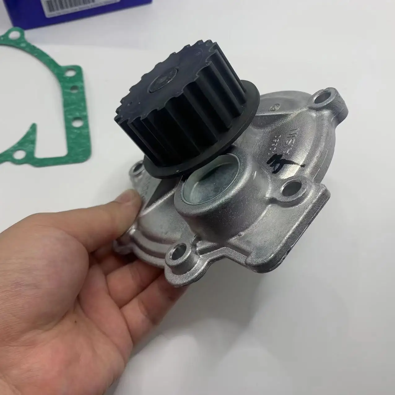 High quality NEW Engine Water Pump For Volvo 850 C30 C70 S80 V50 XC70 XC90 S60 S40 V70 V40 S70 30684432 30751700