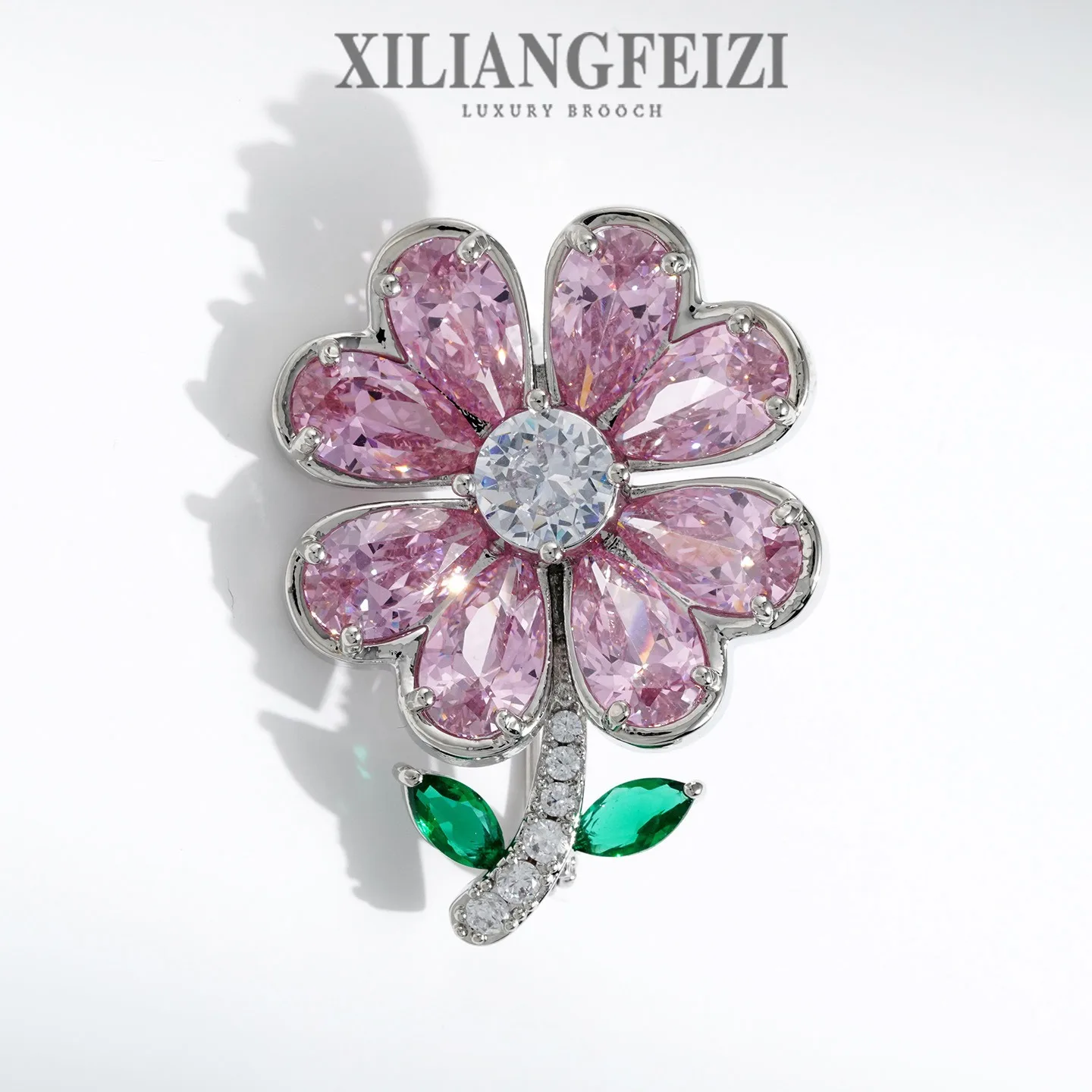 

Fashionable Retro Zircon Geometric Butterfly and Flower Magnetic Buckle Brooch Exquisite Simple Women's Clothing Accessories Pin