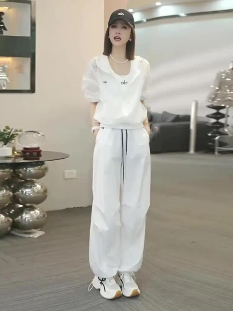 

Летний повседневный спортивный костюм женский, новинка 2026 года, элитный стильный белый комплект для защиты от солнца, быстросохнущие брюки, комплект из двух предметов