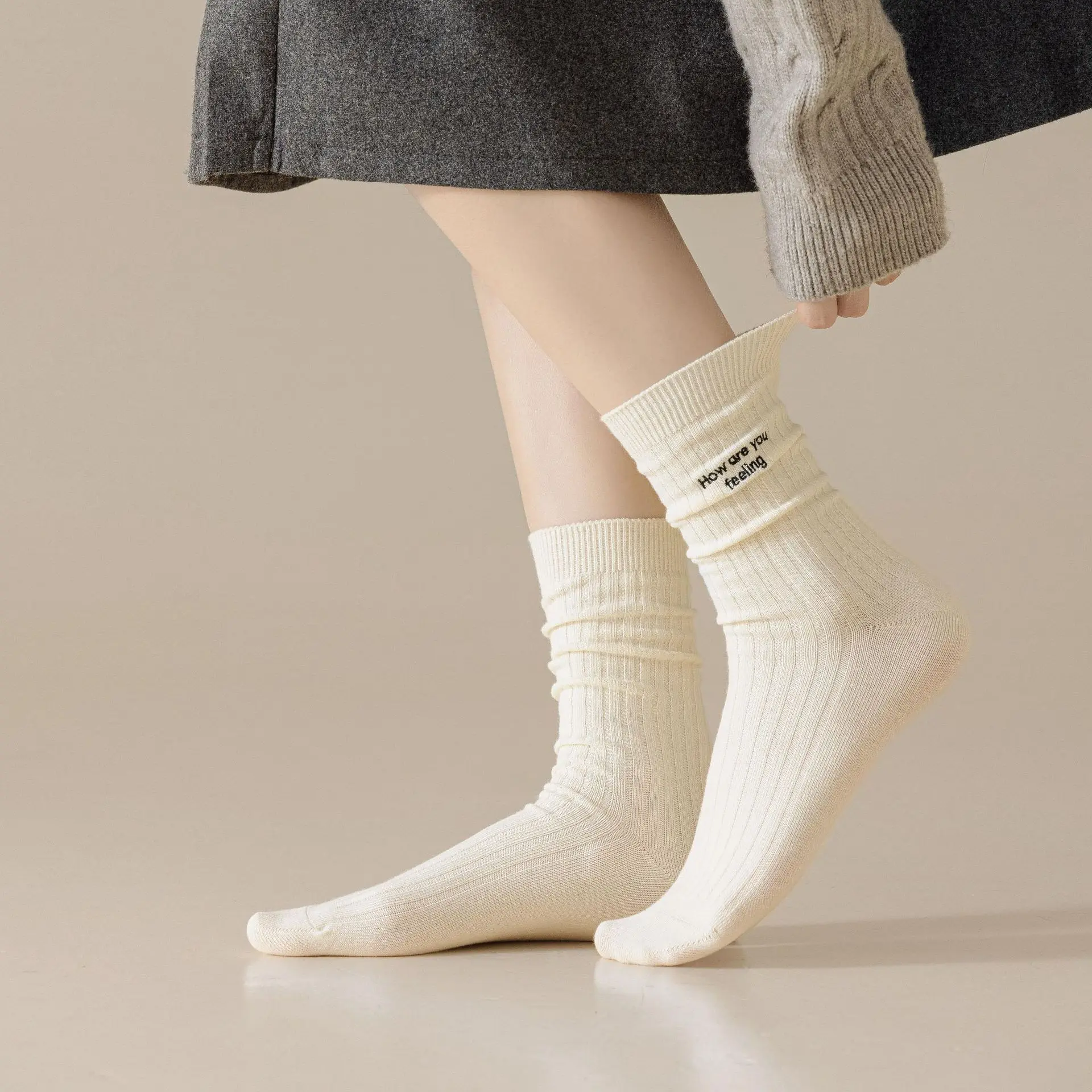 

Socks Women's Fashion Socks Embroidery Letters Media Tube Stockings Bow Solid Color Stockings Simple Versatile Soft Breathable