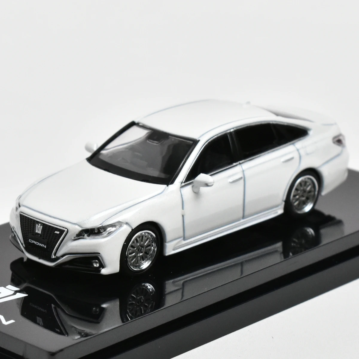 Hobby Japan 1:64 Crown 2.0 2.5 RS  Diecast Model Car