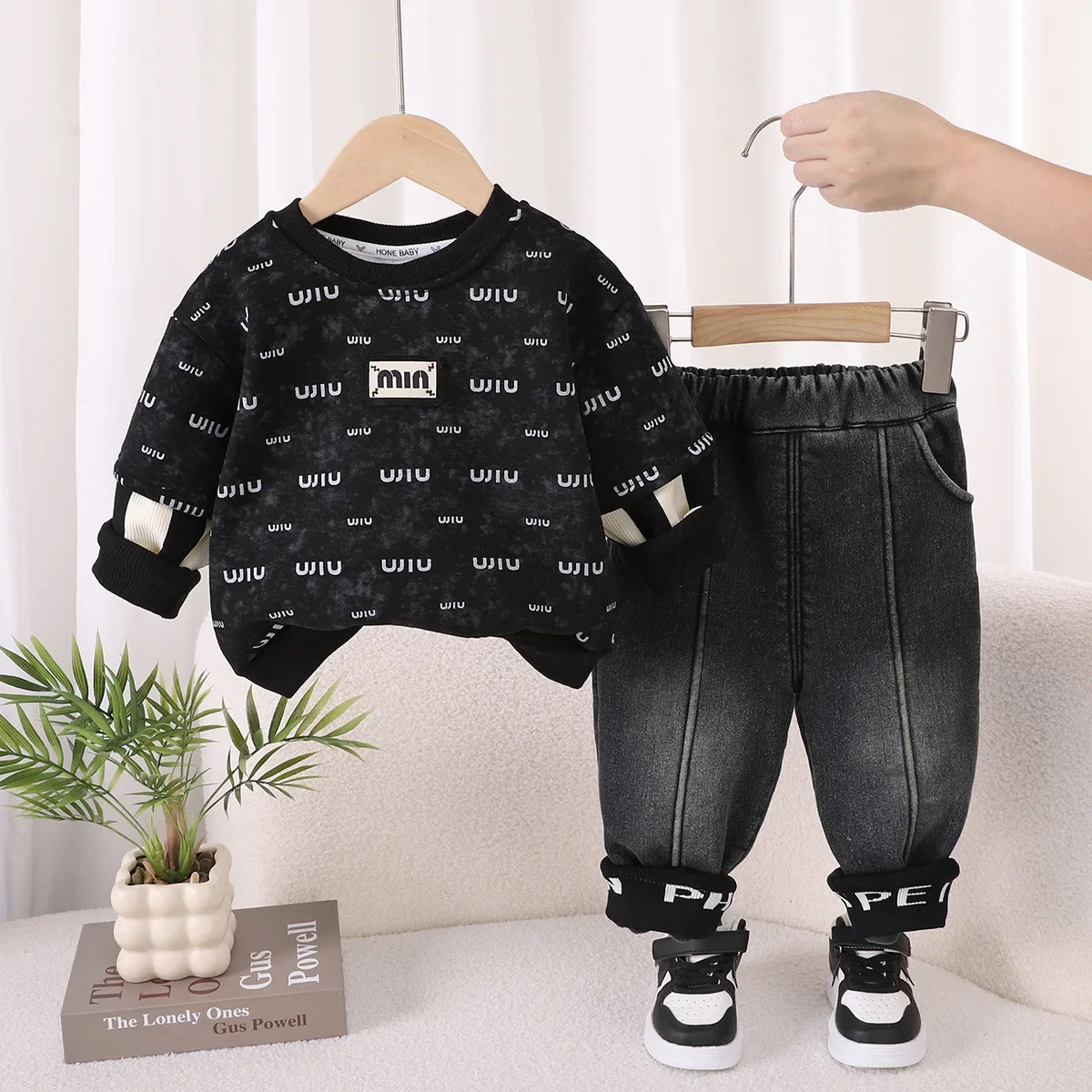 Winter Boys 2-Piece Set Warm Fleece Sweatshirts & Denim Pants with Letter Print Korean Style Casual Jeans Outfit for Toddler