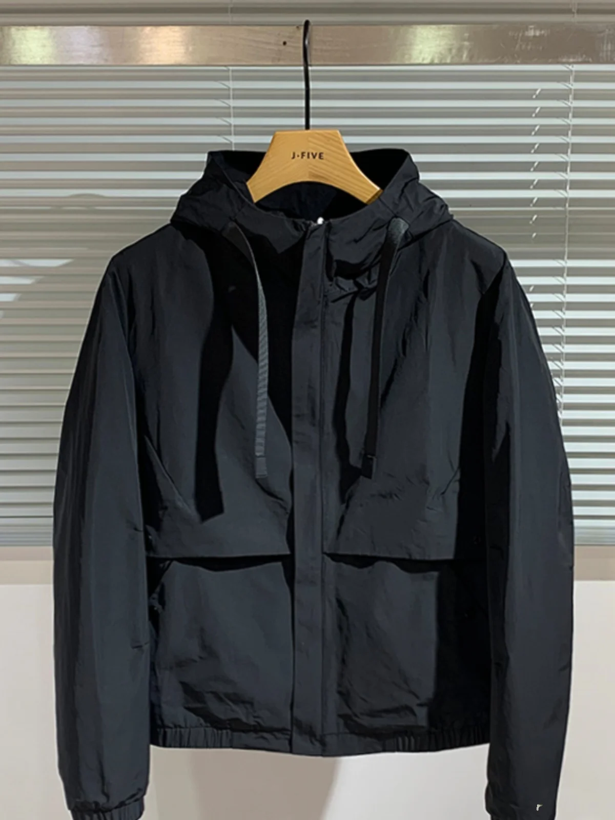 

European Sle Men's Thiened Casual Jaet Autumn Winter Faionable Hooded Cotton Coat Slim Fit Long Sve Outerwear