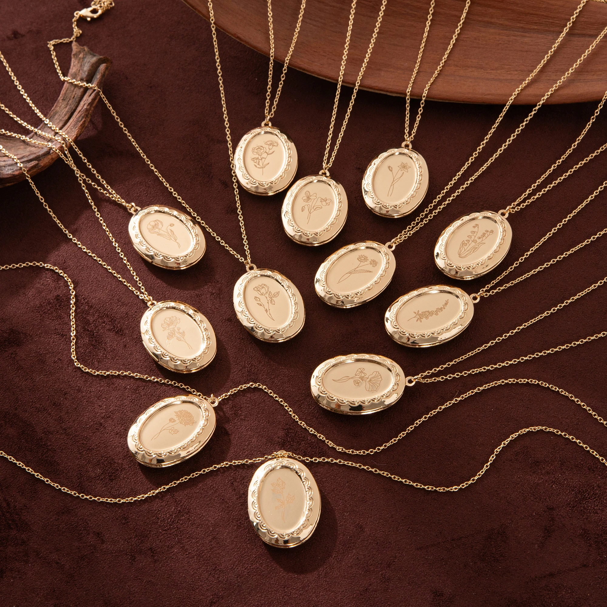 

December Flower Opening and Closing Album Necklace Oval Flower Pendant Birth Flower Clavicle Chain Gold Plated