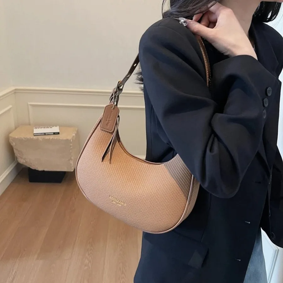 

Senior sense of hand-carrying dumpling bag spring new Korean version of the fashion casual shoulder bag simple underarm bags