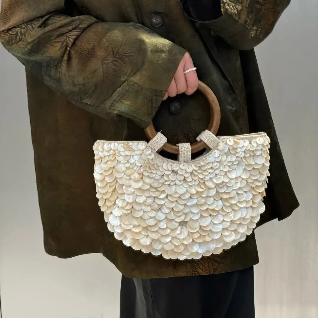 

2025 Autumn Winter New High-End Handmade Natural Shell Fairy Handbag Women's Bag Niche Design Personality Trend