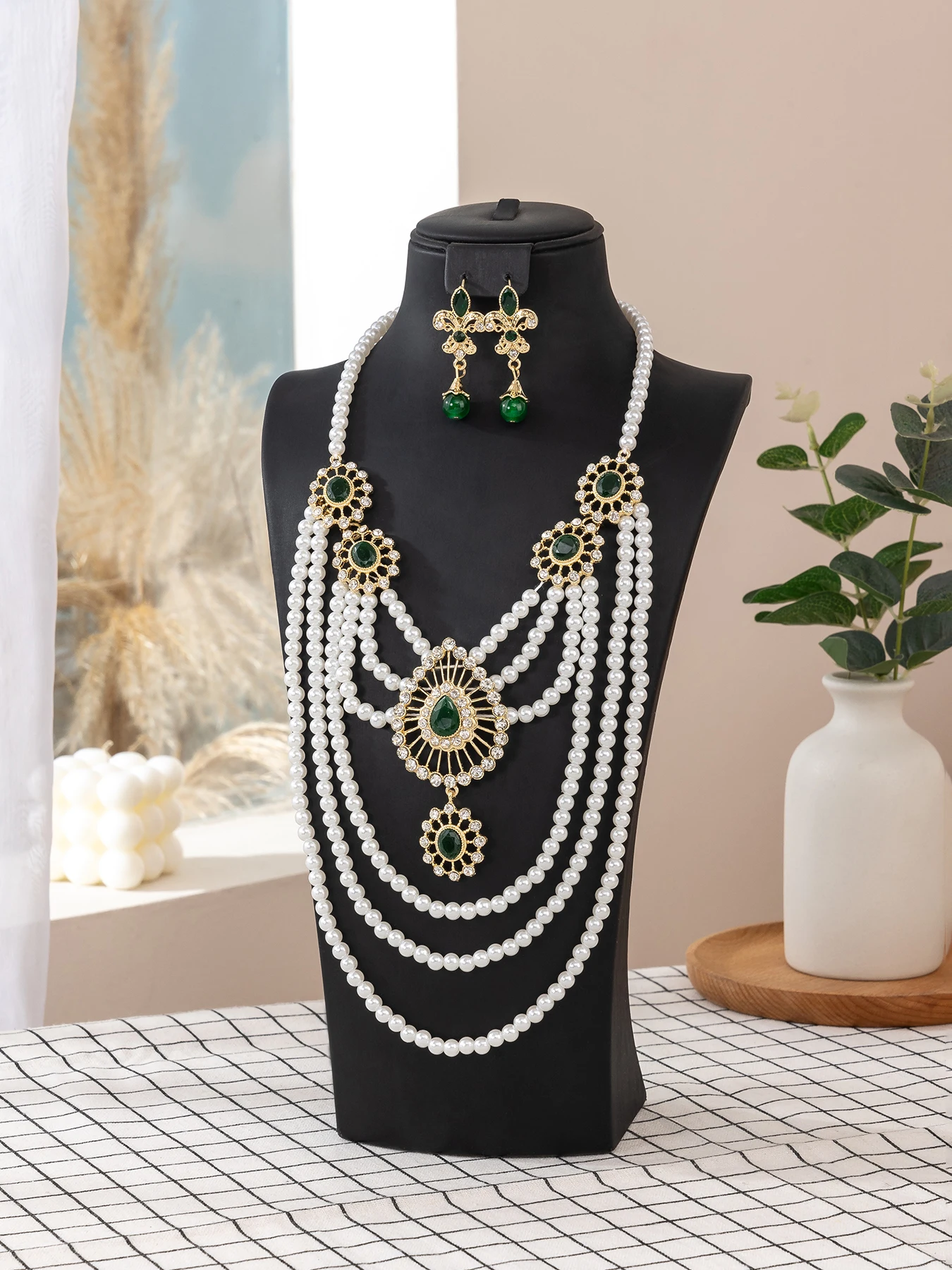 

Elegant And Luxurious Multi-Layered Water-Drop Flower-Shaped Hand-Woven Beaded Necklace And Earrings, Retro Court Jewelry Set