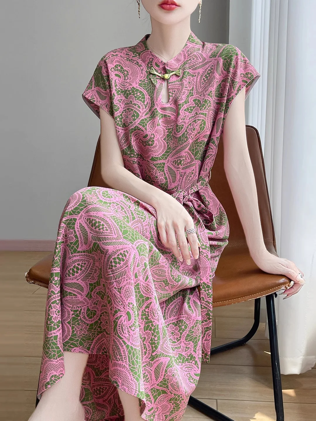 Col montant à imprimé floral ort Sve Long Dr femme modifiée Dr rose imprimé froncé taille bouton détail Su...