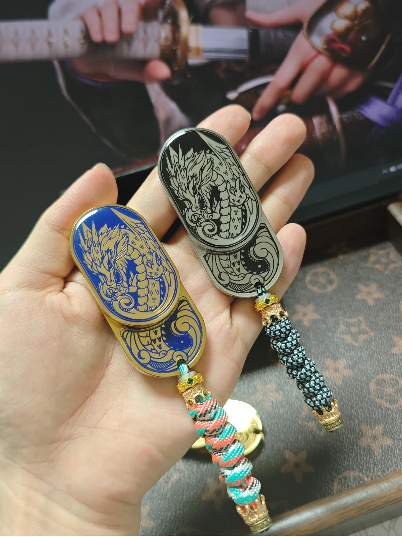 Sealed crystal titanium dragon stainless steel ding ding rhythm push brand irritable rabbit edc toy