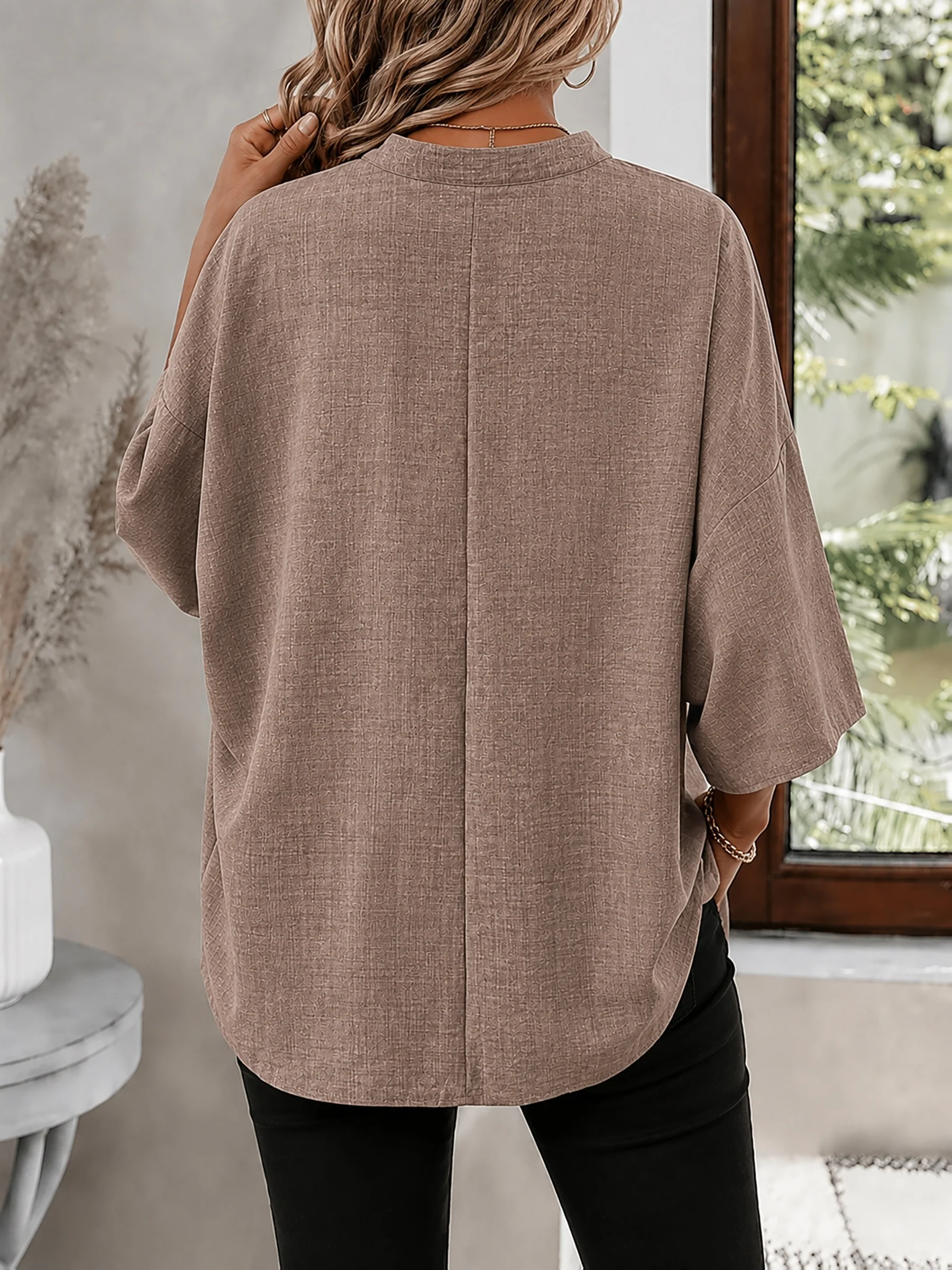 Stilvolles Tunika-Oberteil für Damen in Übergrößen mit elegantem V-Ausschnitt und bequemer Passform – Detail 8