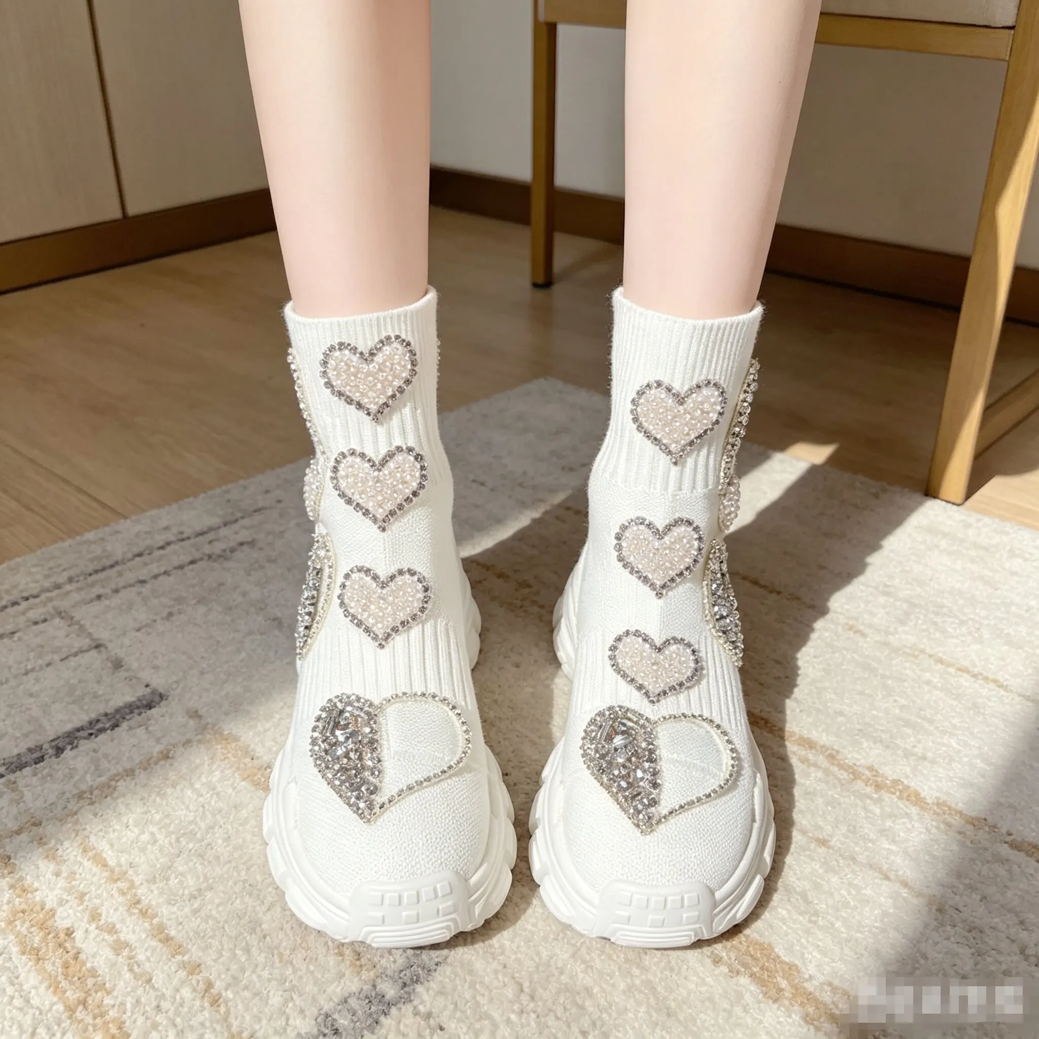 Bottines à plateforme Y2k pour femmes, blanches, en tricot extensible, ornées de strass en forme de cœur, semelle épaisse et robuste, chaussures de sport décontractées à enfiler.