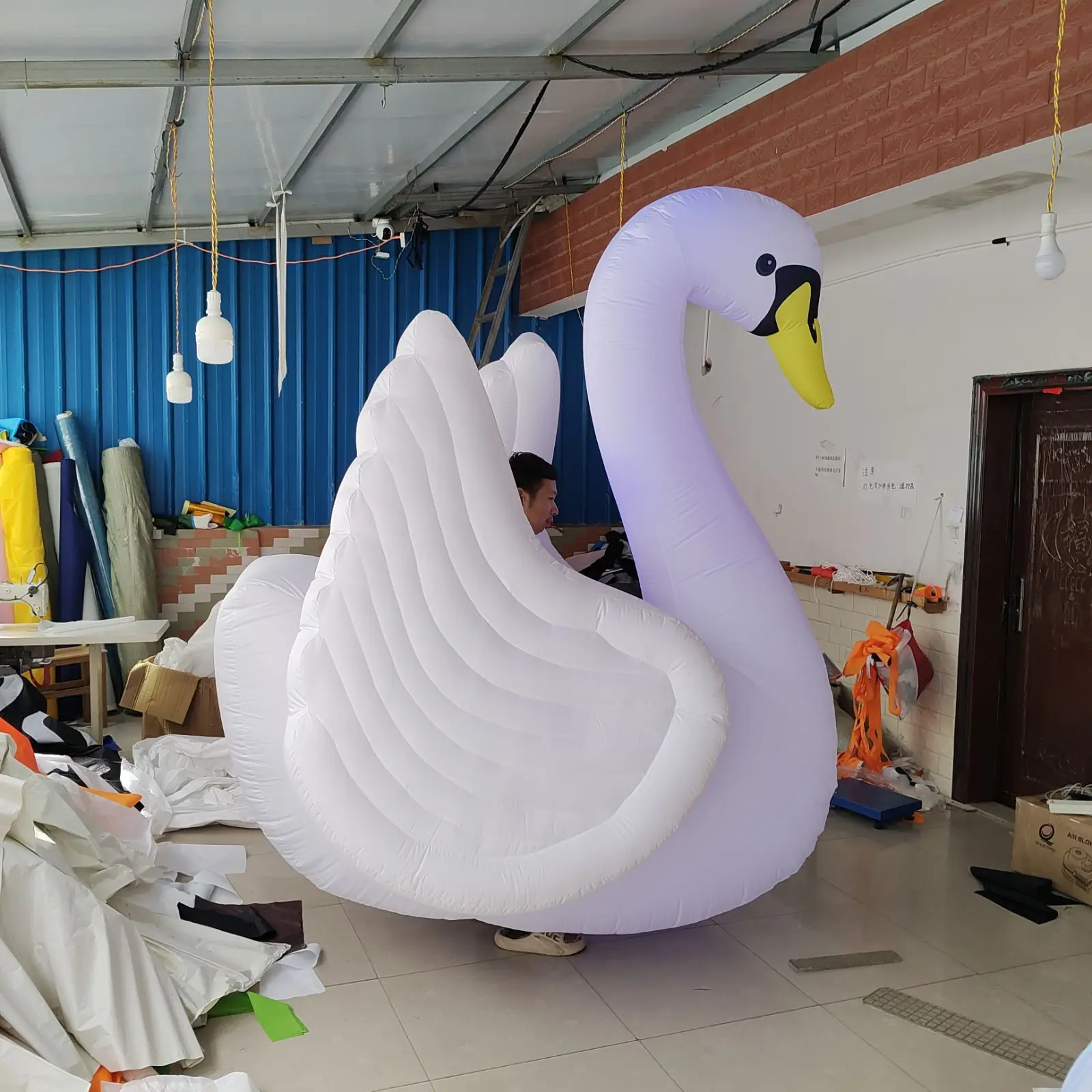 Walking Inflatable Goose Mascot Suit Custom Led Inflatable Swan Costume For Carnival Parade Performance