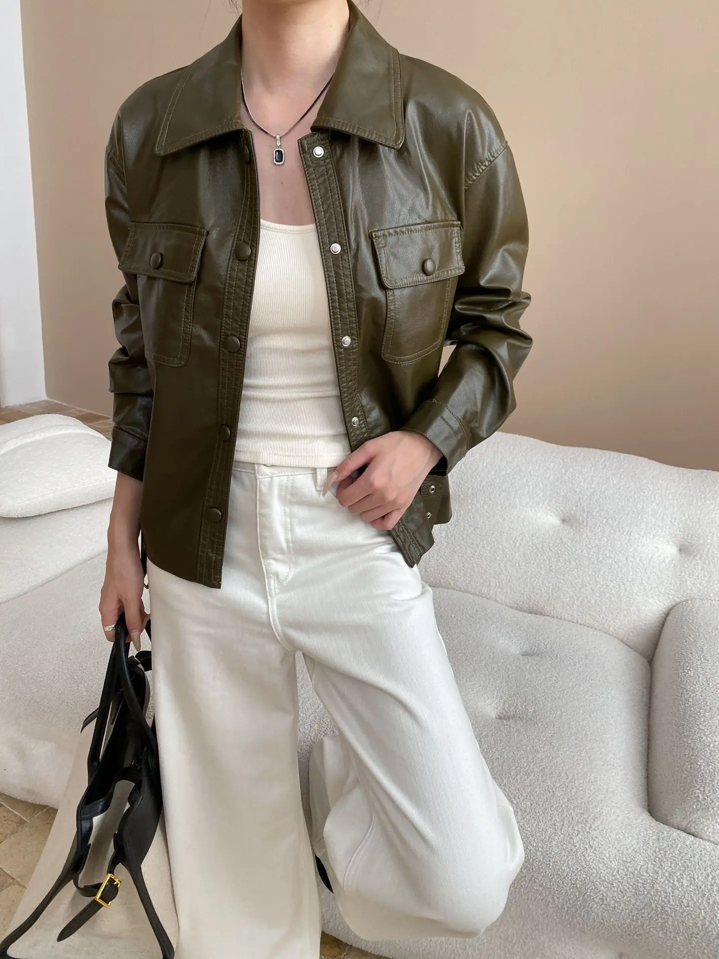 Kurtka robocza z odpinanym paskiem, kieszeniami, casualowa, skórzana.