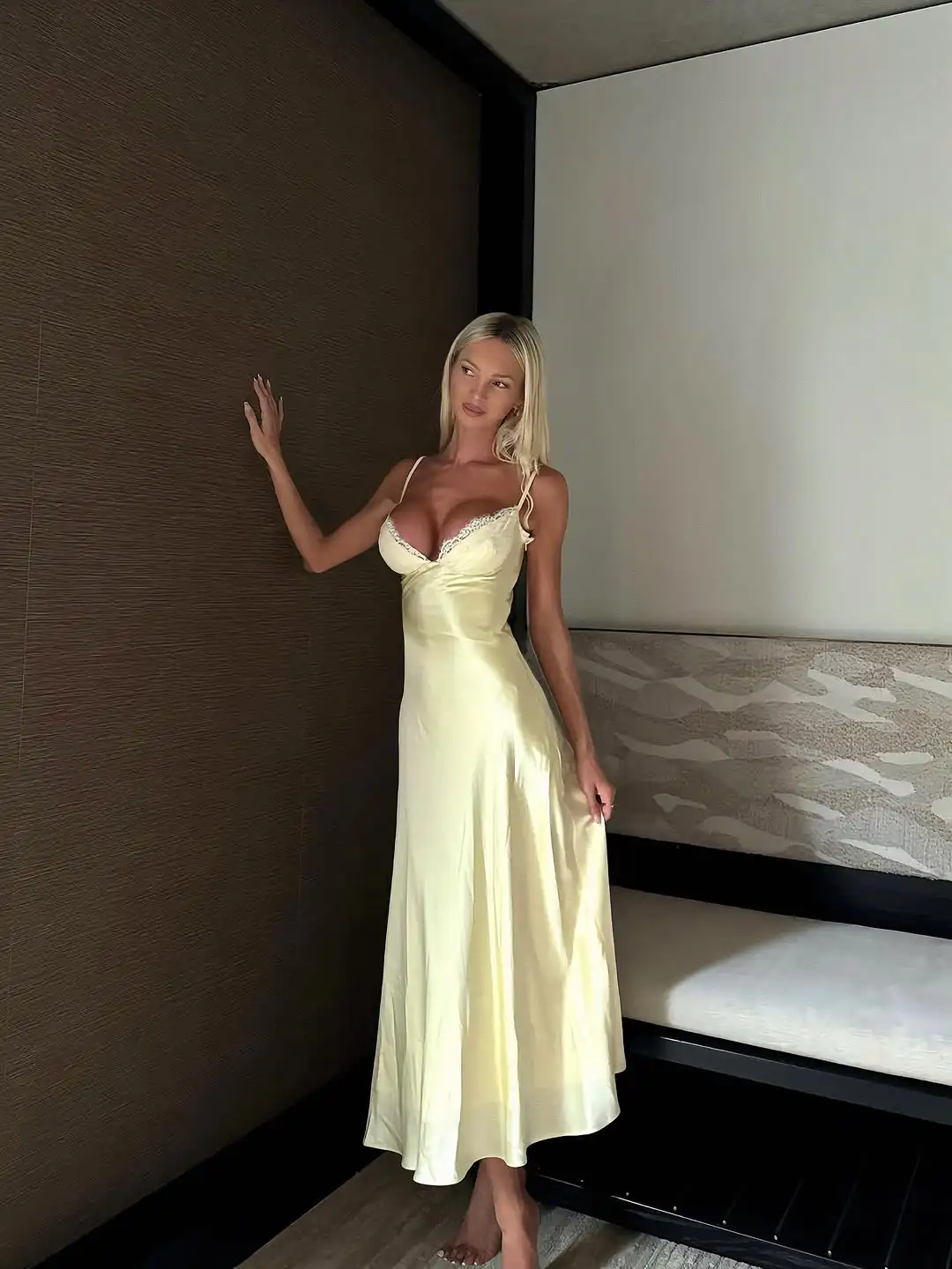 Butter Yellow Satin Bias Cut Lace Patchwork Midi Dress Women's V Neck Backless Suspenders Dresses 2026 New Dinner Party Vestidos view 4