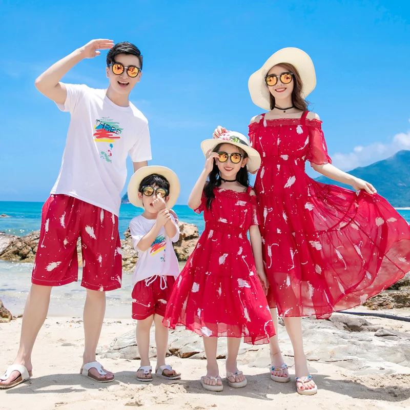 Family Matching Outfits Summer Beach Mum Daughter Red Floral Dresses Dad Son T-shirt $Shorts Family Look Couple Outfits Seaside