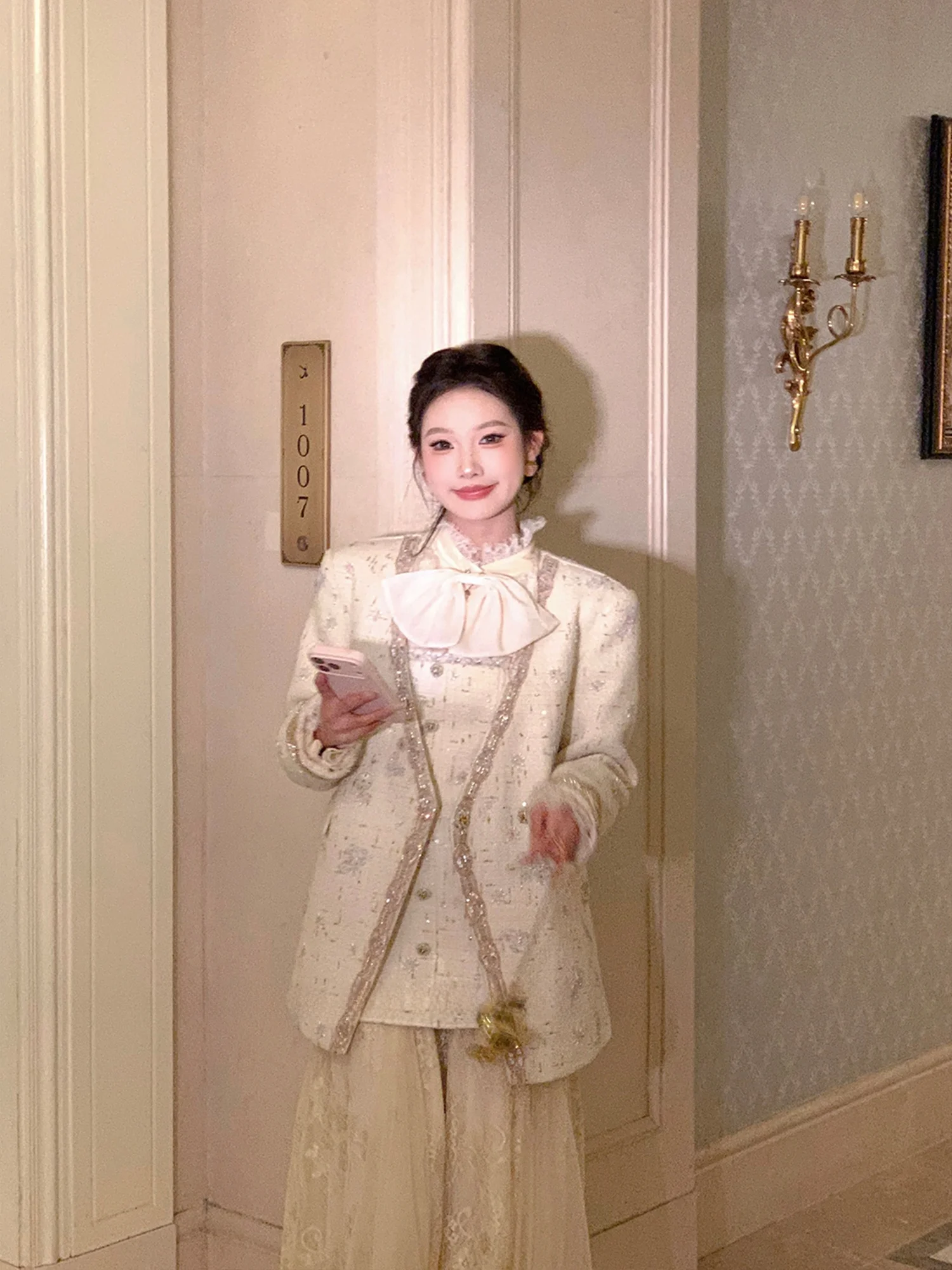 

Оригинальный светящийся пуховик Dubaipitao Li Snow с ремешком, пайетками и бисером, комплект из трех предметов, женское модное зимнее пальто