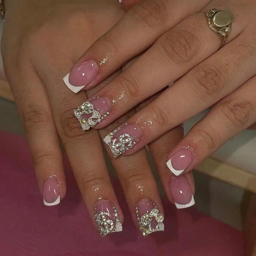 

24 шт. коротких квадратных накладных ногтей с металлическим декором, многоразовые, не повреждающие натуральные ногти, для женщин и девушек, для повседневной носки, вечеринок, свиданий, свадеб