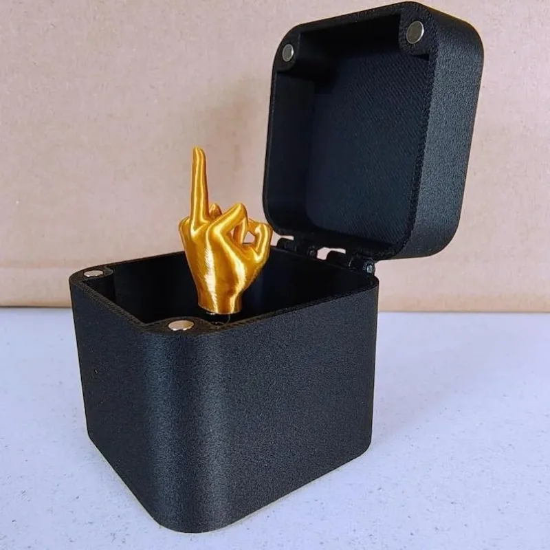 هدية مثالية لمزحة يدوية مثالية مع صندوق للبالغين، صندوق هدايا مزعج، هدية مزحة ممتعة لديكور مكتب المكتب وديكور المنزل #2