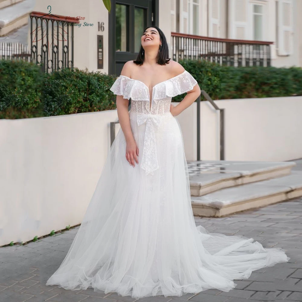 Abiti da sposa classici con spalle scoperte Abiti da sposa taglie forti Appliques sul retro Lace Up A-Line Sweep Train Tulle Vestido De Novia