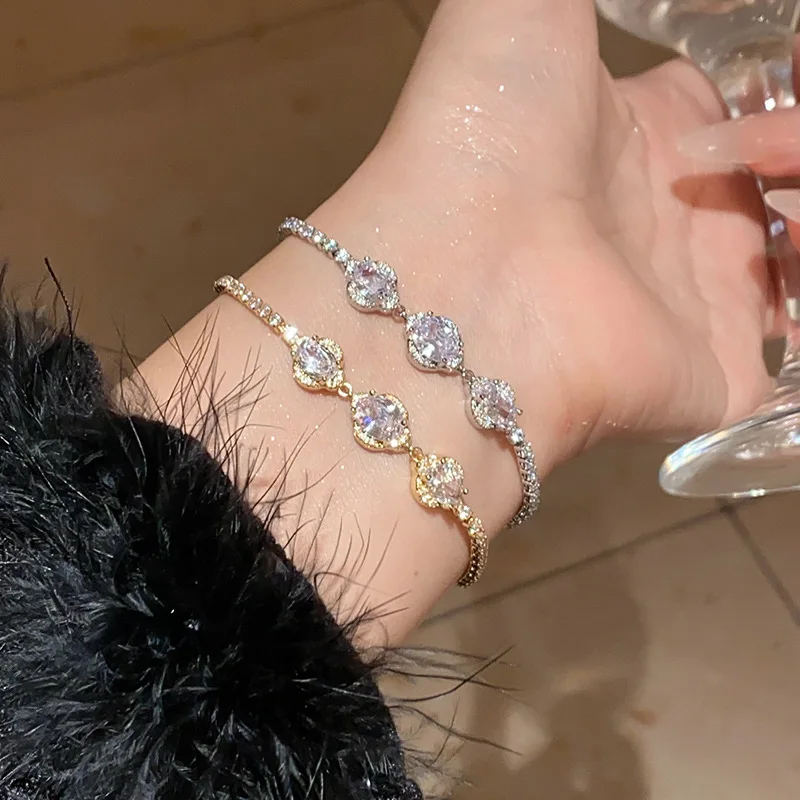 

Everyday Oval Flower Zircon Bracelet - Versatile Minimalist Elegance for Any Occasion