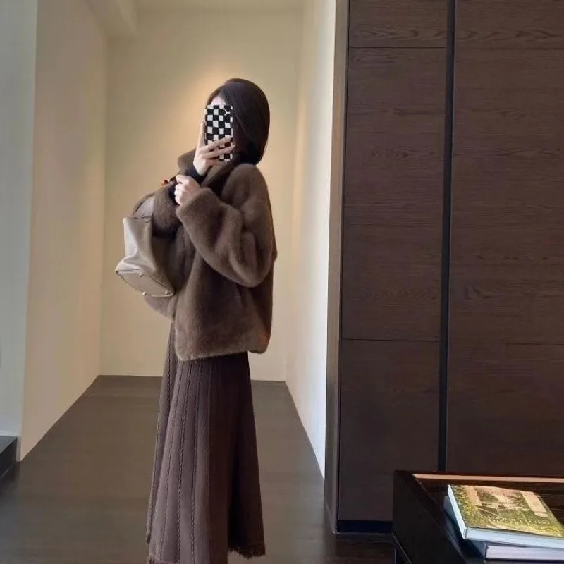 Women's Plush Short Coat Elegant Stand Collar Thicken Jacket Faux Fur Women Winter Short Fur Jacket Vintage Highstreet Overcoat