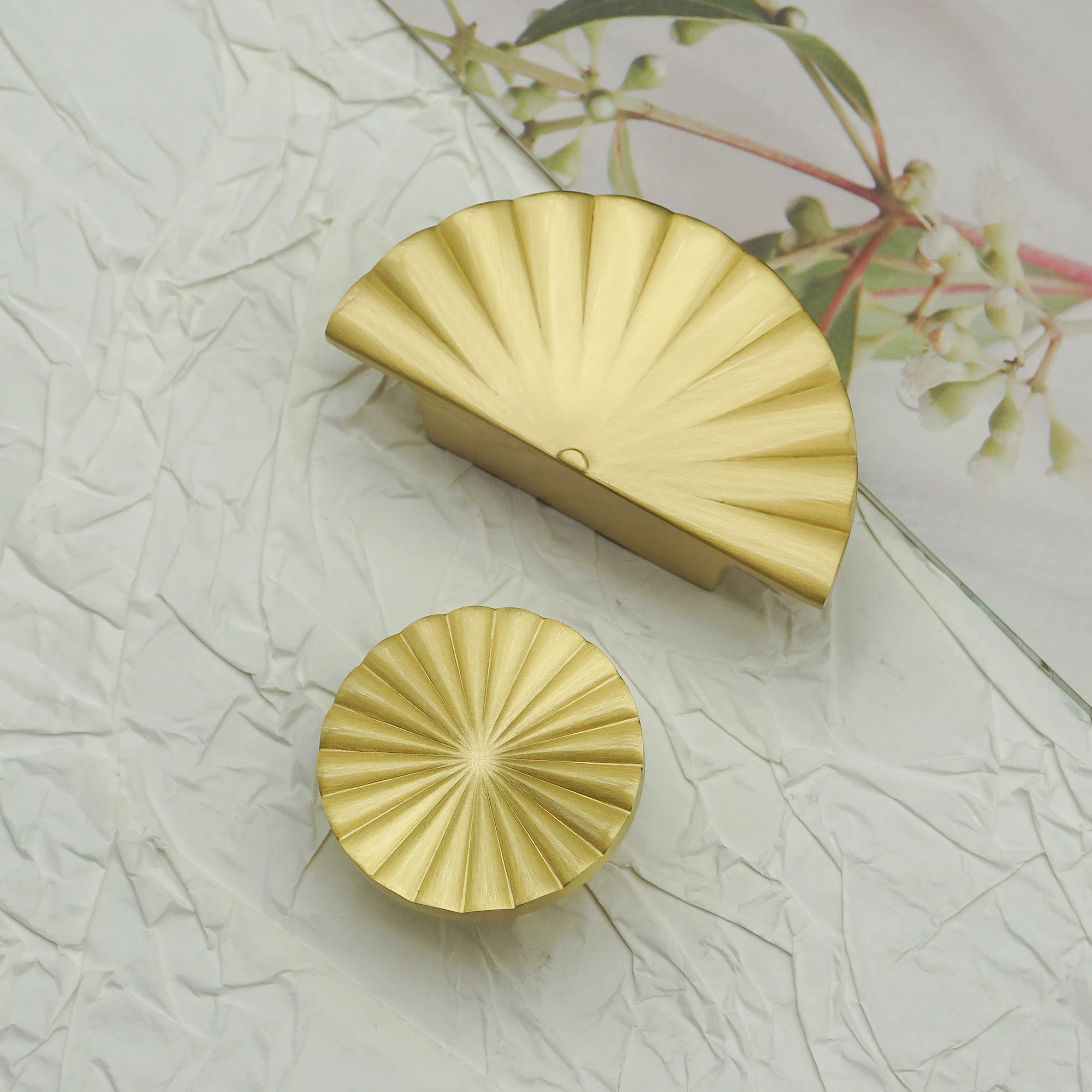 Sunflower Drawer Round Knobs Brass Semicircular Cabinet Handles Creative Gold Wardrobe Dresser Pulls Copper Furniture Hardware