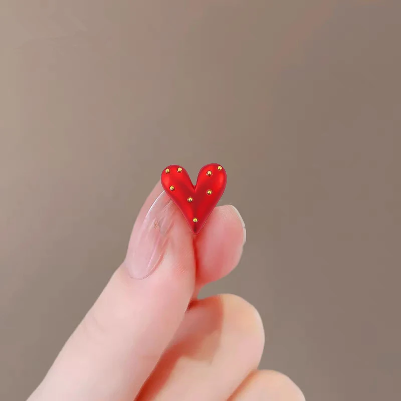 Bonito coração vermelho antiderrapante broche pino feminino high-end luz-luxo camisa colar acessório fixador de vestuário