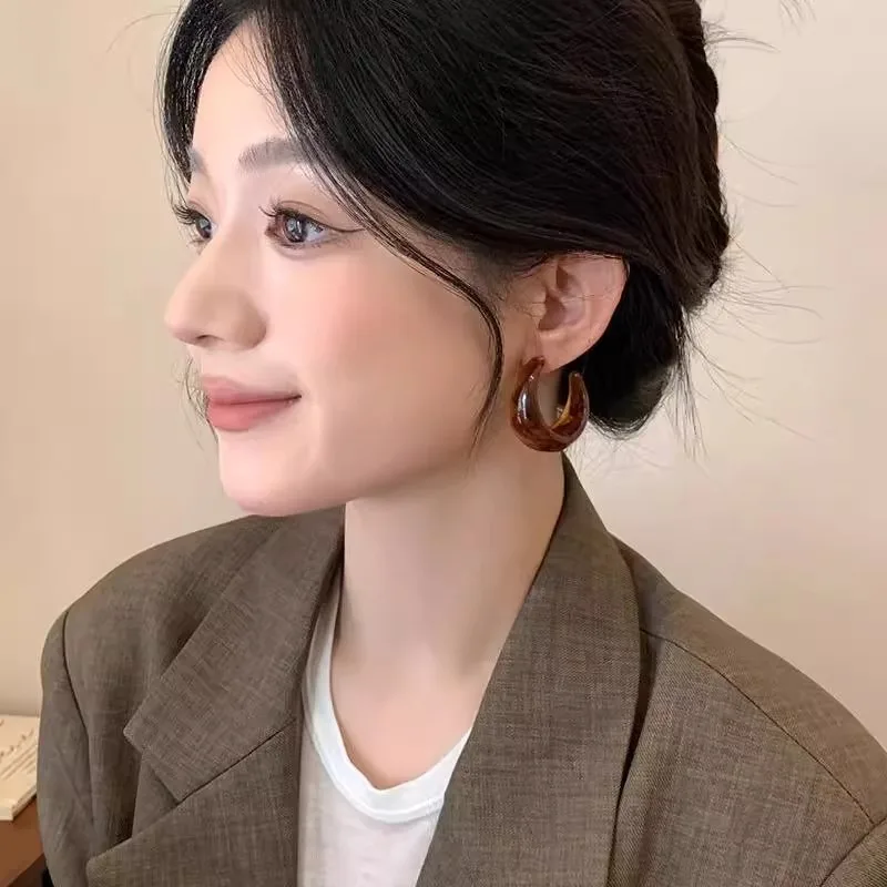 الفرنسية C على شكل الراتنج الأقراط للنساء الكراميل الحليب الأبيض فريد حلقة الأقراط مزاجه سحر قسط المجوهرات #5