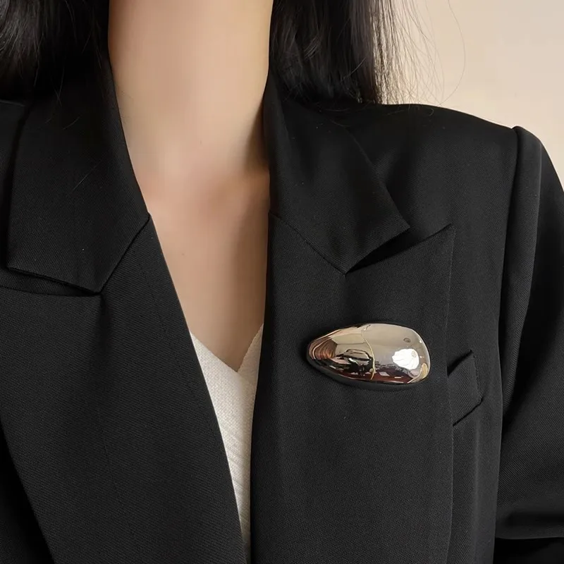 Metal Geometric Glossy Eggshell Broochs for Women Unique Exquisite Suit Corsage Pins Party Jewelry Fashion Accessory
