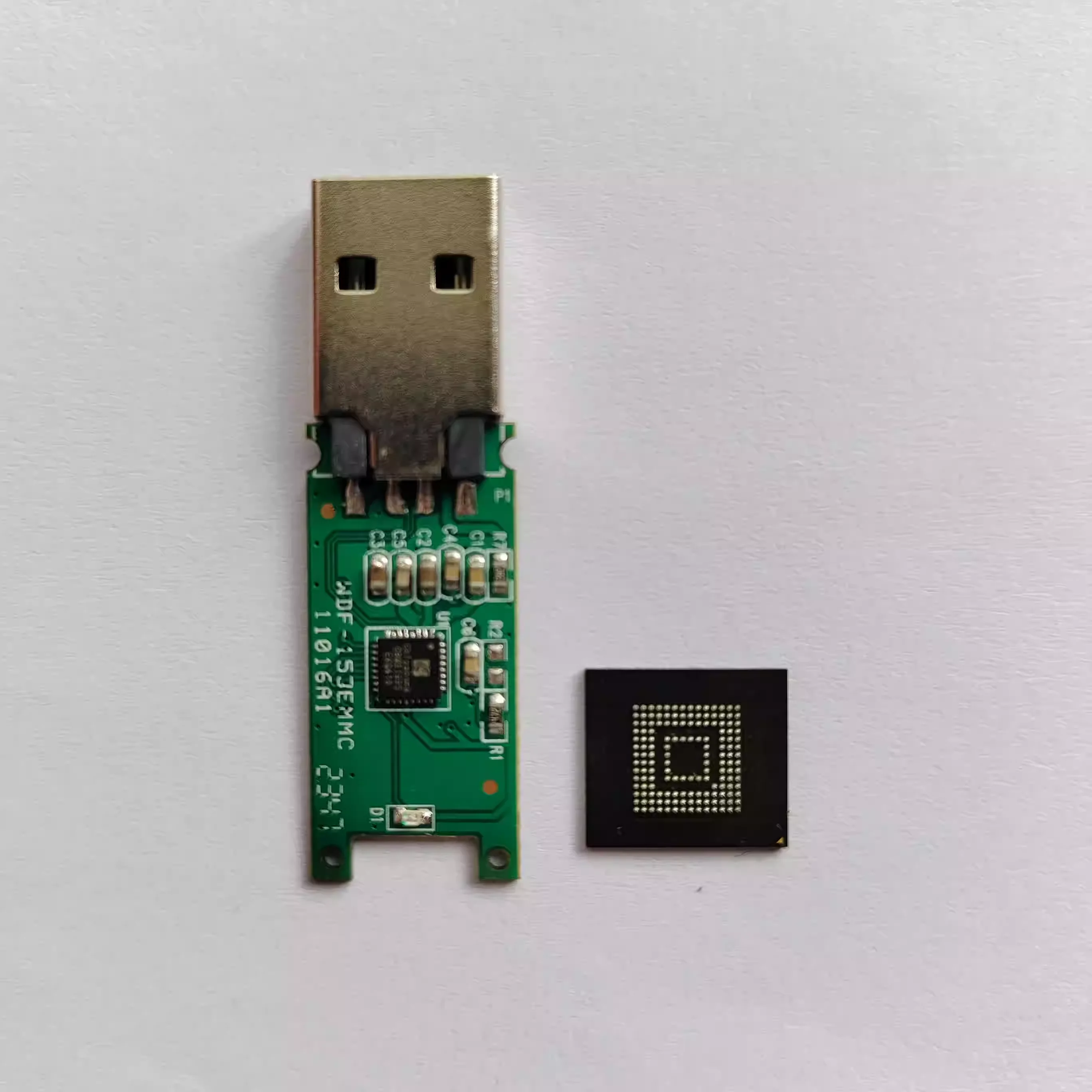 رقاقة EMMC ذات 53 سنًا لوحة تحكم محرك فلاش USB رقاقة تحكم CBM2199S تتطلب الإنتاج الضخم دون مذبذب كريستال