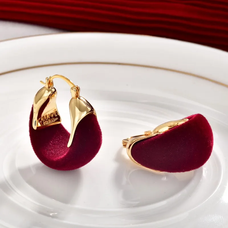 وصول جديد لخريف/شتاء: أقراط أذن مطلية بالمخمل بطبعة الفهد الدراماتيكية من ميلارد أقراط أنيقة ومتعددة الاستخدامات