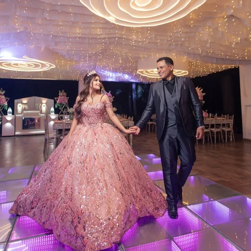 Maßgeschneiderte glänzende rosa Quinceanera-Kleider aus der Schulter mit Paillettenapplikationen, Kristalltüll, Vestido De 15 Quinceanera
