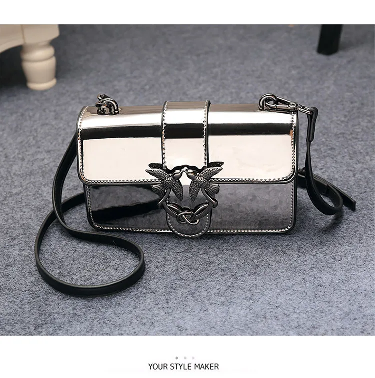 Trendige glänzende Umhängetasche 2025, neu für Damen, leichte Schultertasche aus Lackleder, lässige kleine quadratische Tasche für den täglichen Gebrauch