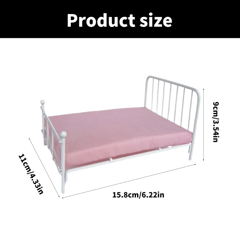 Lit élégant pour maisons poupées à l'échelle 1/12 en métal blanc robuste avec matelas oreiller inclus pour une décoration