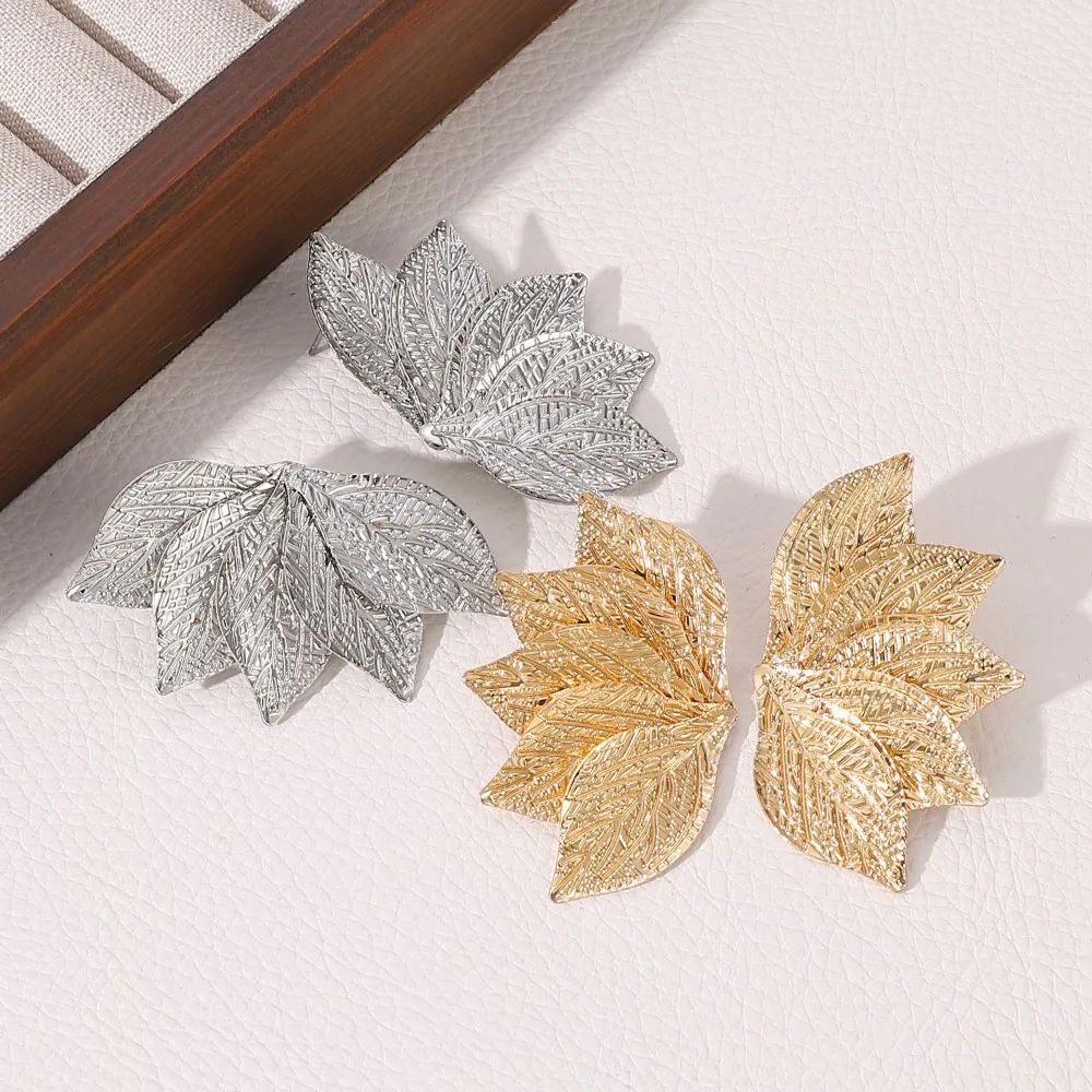 Luxury Temperament Fan Shaped Texture Sense Symmetry Five Leaf Stud Earrings for Jewelry Korea Designer Earrings Accessory Gift