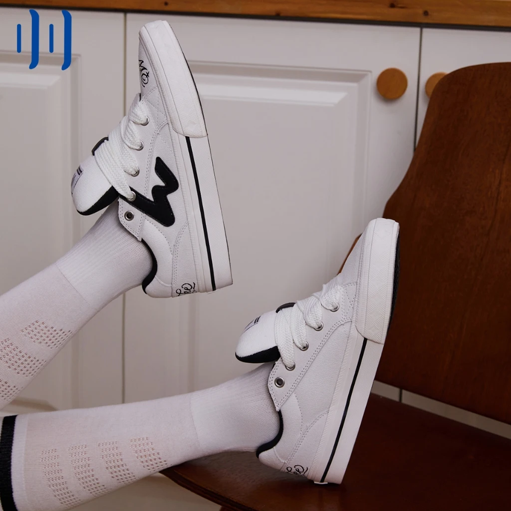 Ollieskate Classic Black White Embroidery Bagel Bread Low Top Skate Shoes Soft Sole Student Sneakers For Men Women