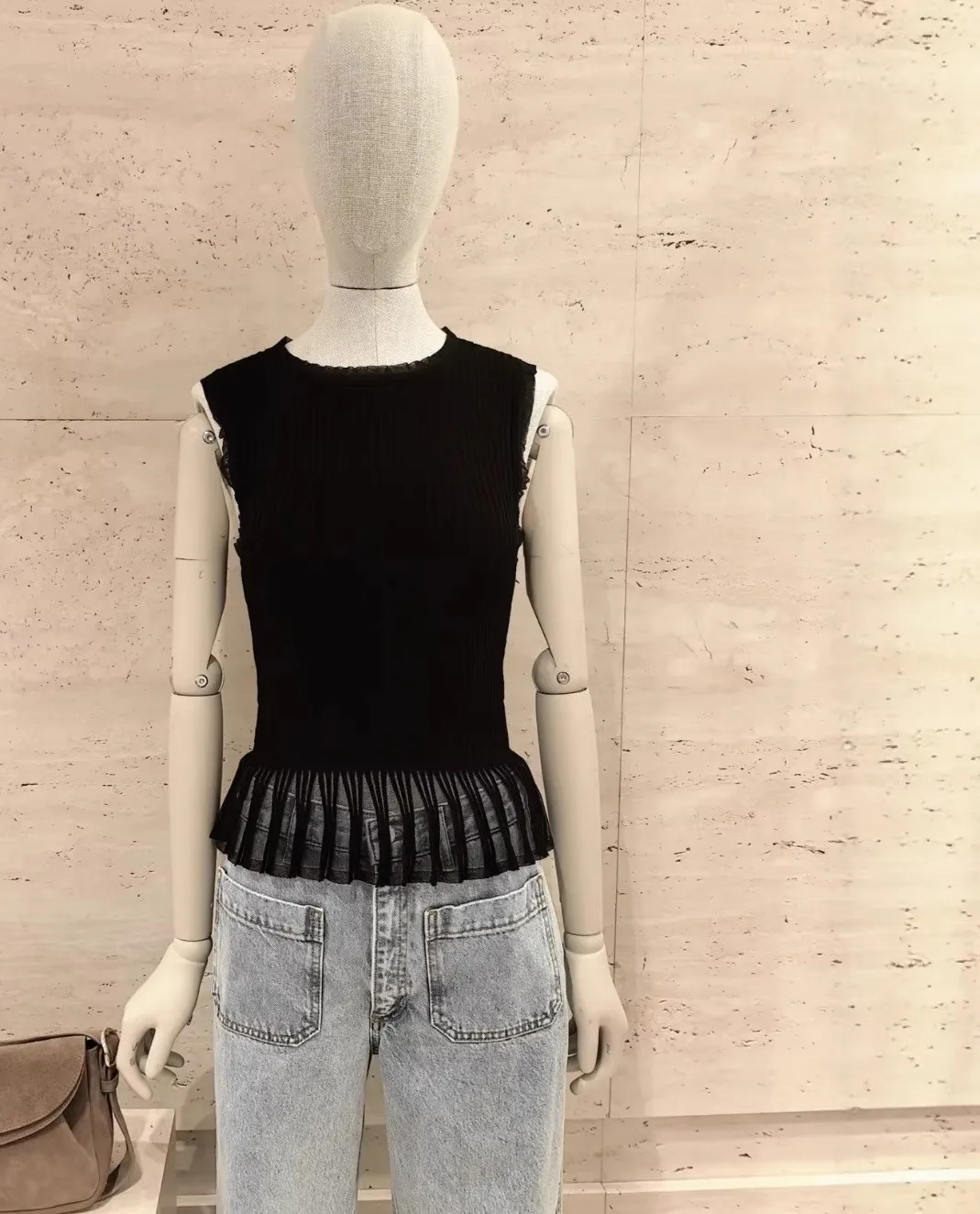 

Women Gauze Trim Black Knit Vest Waist-Cinching Slim Fit Round Neck Lady Knitted Sleeveless Tank Top 2026 Spring Summer