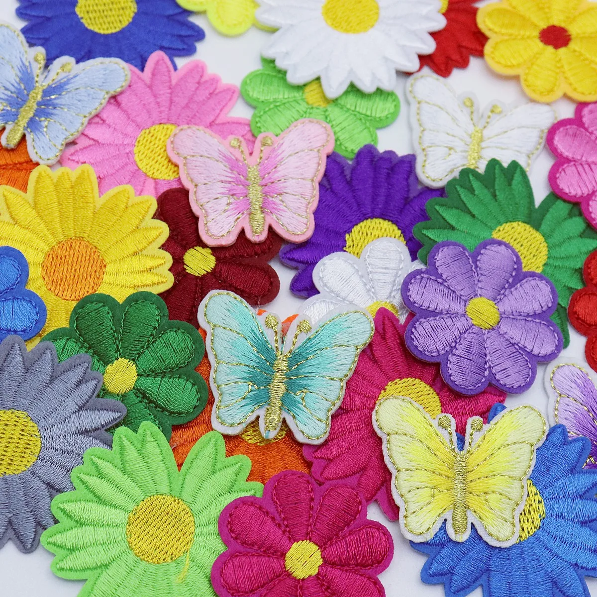 30pcs Value Pack Embroidery Patches Mix Butterflies Flower Animal Insect Heart Embroidered Iron On Patch For Hat Bag Clothing