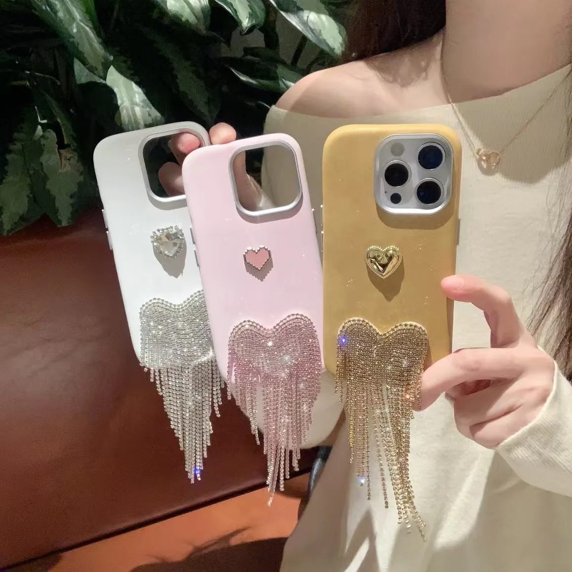 

Suitable for iPhone17promax 16 14 13 Pro Max phone cases with tassel heart brackets and soft silicone cases iPhone 15 14