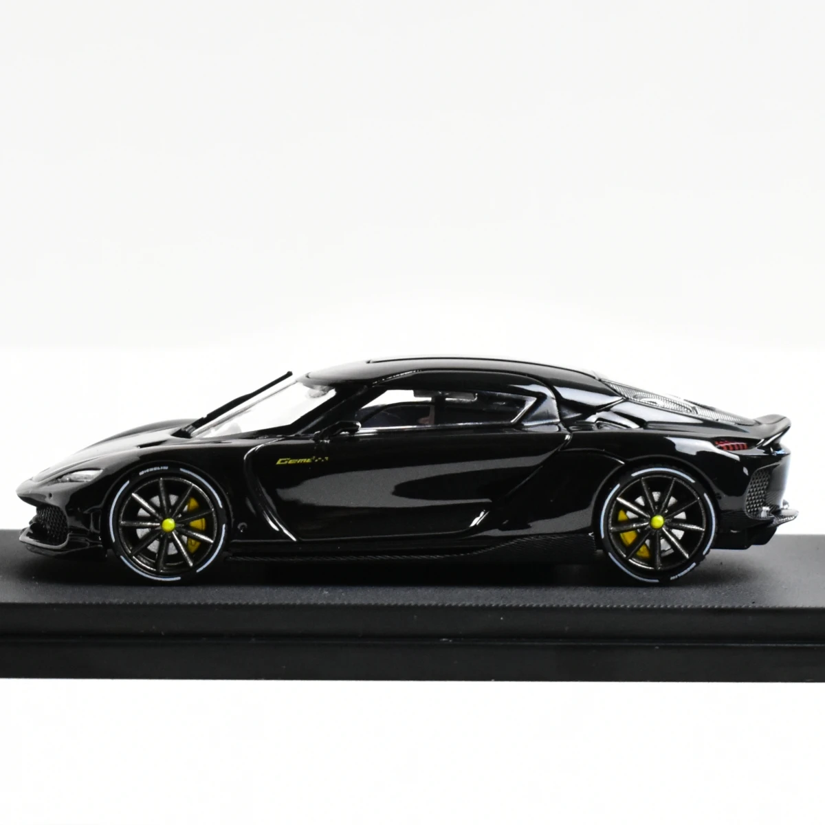 

Bsc 1:64 Display Gemera Giftable Diecast Model Car