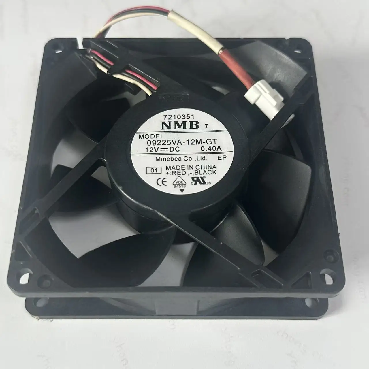 NMB-MAT 09225VA-12M-GT DC 12V 0.40A 3-Wire 90X90X25mm Server Cooling Fan