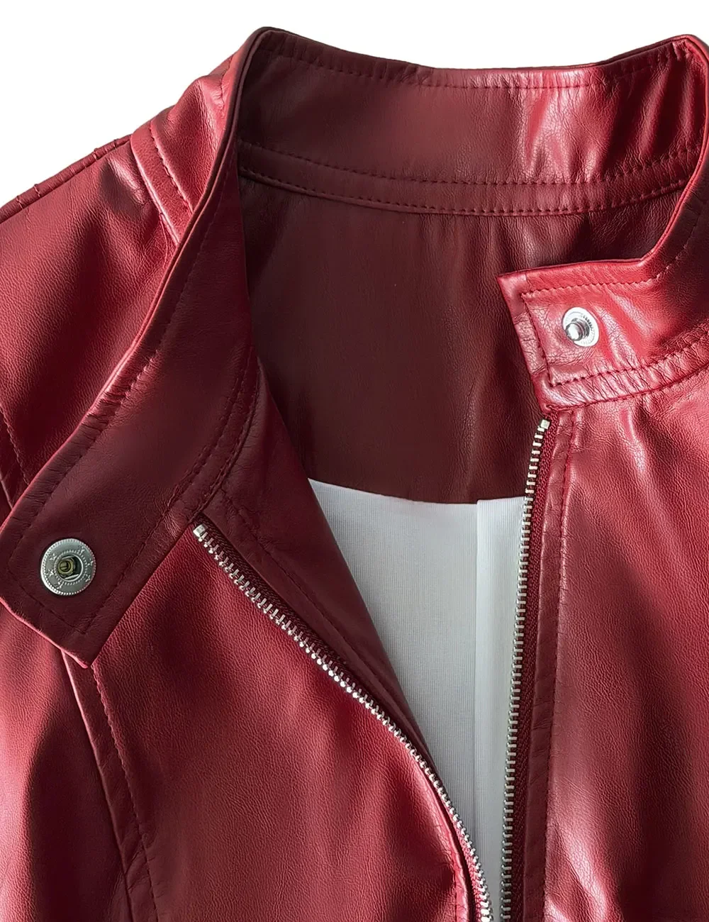 Schicke Damenjacke aus Kunstleder, mehrfarbig, mit Reißverschluss, im Motorradstil, schmal geschnitten, kurze Oberbekleidung für Herbst und Winter, ideal für den täglichen Gebrauch und als Streetwear. – Detail 4